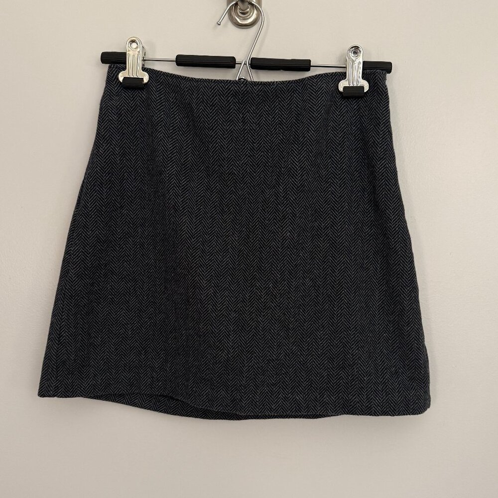 Abercrombie A-Line Mini Skirt in Grey Houndstooth